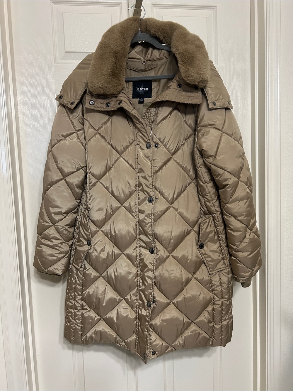 Tower by London Fog Womens Diamond Quilted Puffy Coat in Caramel Faux Fur Collar